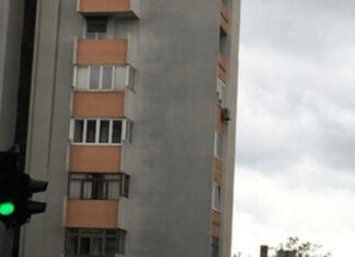 Fotografija ove stambene zgrade iz Splita obišla je celi Balkan, a sve zbog sulude ideje jednog stanara Fotografija ove stambene zgrade iz Splita obišla je celi Balkan, a sve zbog sulude ideje jednog stanara