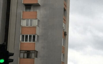 Fotografija ove stambene zgrade iz Splita obišla je celi Balkan, a sve zbog sulude ideje jednog stanara Fotografija ove stambene zgrade iz Splita obišla je celi Balkan, a sve zbog sulude ideje jednog stanara