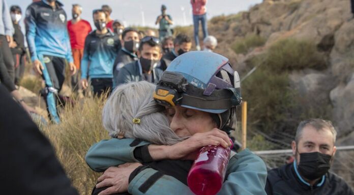 Izvukli su je iz pećine duboke 70 metara, a tu je provela 500 dana u potpunoj samoći: Prve reči sportistkinje nakon izlaska su sve šokirale Izvukli su je iz pećine duboke 70 metara, a tu je provela 500 dana u potpunoj samoći: Prve reči sportistkinje nakon izlaska su sve šokirale