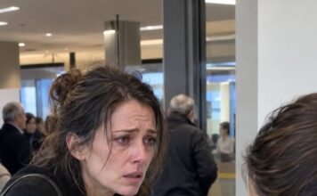 Kad je Laura pred školom pročitala Viktorov smrtni list i zatim na mom službenom izvatku vidjela da sam ja osam godina bila njegova zakonita supruga, prestala me nazivati ljubavnicom — jer smo obje u nekoliko minuta shvatile da se ne borimo za istog muškarca, nego kopamo po ruševinama dvaju života koje je isti čovjek namjerno držao odvojene Kad je Laura pred školom pročitala Viktorov smrtni list i zatim na mom službenom izvatku vidjela da sam ja osam godina bila njegova zakonita supruga, prestala me nazivati ljubavnicom — jer smo obje u nekoliko minuta shvatile da se ne borimo za istog muškarca, nego kopamo po ruševinama dvaju života koje je isti čovjek namjerno držao odvojene