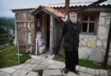 Kada vam neka osoba čini zlo i nanosi vam veliku bol, uradite samo ovu stvar i ponovo ćete naći svoj put ka sreći: Moćan savet monaha sa Svete Gore Kada vam neka osoba čini zlo i nanosi vam veliku bol, uradite samo ovu stvar i ponovo ćete naći svoj put ka sreći: Moćan savet monaha sa Svete Gore