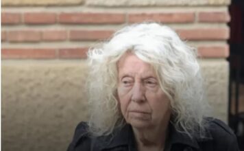 Komšije Eve Ras digle uzbunu: „Zabrinuti smo za nju, niko nije očekivao da će ovako izgledati njen život“ Prosi na ulici, ne brine o sebi više, uužas Komšije Eve Ras digle uzbunu: „Zabrinuti smo za nju, niko nije očekivao da će ovako izgledati njen život“ Prosi na ulici, ne brine o sebi više, uužas