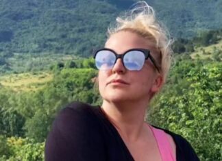 Milijunaš se nasmijao kad je 90-godišnja starica zatražila da provjeri stanje na računu. Nekoliko trenutaka kasnije cijela je banka ostala bez riječi. Milijunaš se nasmijao kad je 90-godišnja starica zatražila da provjeri stanje na računu. Nekoliko trenutaka kasnije cijela je banka ostala bez riječi.