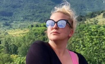 Milijunaš se nasmijao kad je 90-godišnja starica zatražila da provjeri stanje na računu. Nekoliko trenutaka kasnije cijela je banka ostala bez riječi. Milijunaš se nasmijao kad je 90-godišnja starica zatražila da provjeri stanje na računu. Nekoliko trenutaka kasnije cijela je banka ostala bez riječi.