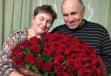 Moj muž nikada nije bio romantičan. Ali na moj 66. rođendan iznenada je došao kući sa 101 crvenom ružom i zamolio me da se fotografiram s njim… Pomislila sam da se napokon promijenio. Ali ono što je učinio s našom fotografijom natjeralo me da preispitam cijeli naš 42-godišnji brak… Moj muž nikada nije bio romantičan. Ali na moj 66. rođendan iznenada je došao kući sa 101 crvenom ružom i zamolio me da se fotografiram s njim… Pomislila sam da se napokon promijenio. Ali ono što je učinio s našom fotografijom natjeralo me da preispitam cijeli naš 42-godišnji brak…