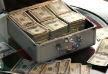 Moji svekar i svekrva dali su svakome od svoje ostalo troje djece po 20.000 dolara kako bi im pomogli kupiti kuću. Moj suprug i ja dobili smo samo čestitku u kojoj su nas hvalili zbog naše samostalnosti. Svejedno sam im zahvalila. Moji svekar i svekrva dali su svakome od svoje ostalo troje djece po 20.000 dolara kako bi im pomogli kupiti kuću. Moj suprug i ja dobili smo samo čestitku u kojoj su nas hvalili zbog naše samostalnosti. Svejedno sam im zahvalila.