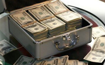 Moji svekar i svekrva dali su svakome od svoje ostalo troje djece po 20.000 dolara kako bi im pomogli kupiti kuću. Moj suprug i ja dobili smo samo čestitku u kojoj su nas hvalili zbog naše samostalnosti. Svejedno sam im zahvalila. Moji svekar i svekrva dali su svakome od svoje ostalo troje djece po 20.000 dolara kako bi im pomogli kupiti kuću. Moj suprug i ja dobili smo samo čestitku u kojoj su nas hvalili zbog naše samostalnosti. Svejedno sam im zahvalila.