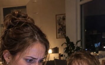 Muž mi je poslao poruku iz Miamija: „Upravo sam se oženio kolegom“… Odgovorila sam „Svaka čast“ i u zoru mi je policija pokucala na vrata. Muž mi je poslao poruku iz Miamija: „Upravo sam se oženio kolegom“… Odgovorila sam „Svaka čast“ i u zoru mi je policija pokucala na vrata.