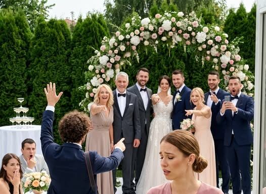 Na venčanju moje sestre, fotograf je stalno govorio: „Samo porodica za ovaj snimak Na venčanju moje sestre, fotograf je stalno govorio: „Samo porodica za ovaj snimak