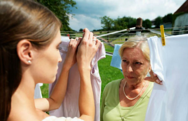 Svekrva je u tri dana iz mog stana poslala trideset kutija stvari mlađem sinu za vjenčanje, a muž se zaklinjao da ništa nije znao — onda mi je njegov brat jednom porukom otkrio da je upravo Damir dao dopuštenje da „uzmu što treba dok Mia nije kod kuće” Svekrva je u tri dana iz mog stana poslala trideset kutija stvari mlađem sinu za vjenčanje, a muž se zaklinjao da ništa nije znao — onda mi je njegov brat jednom porukom otkrio da je upravo Damir dao dopuštenje da „uzmu što treba dok Mia nije kod kuće”
