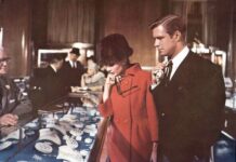 Tuče, skandali i 40 naoružanih čuvara: Otkrivene šok tajne o kultnom filmu „Doručak kod Tifanija“ nakon 65 godina, a ona o Odri Hepbern ostavlja bez teksta Tuče, skandali i 40 naoružanih čuvara: Otkrivene šok tajne o kultnom filmu „Doručak kod Tifanija“ nakon 65 godina, a ona o Odri Hepbern ostavlja bez teksta