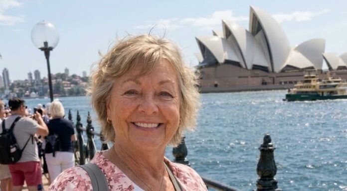 U 69. godini prodala sam svoju kuću da bih putovala po svetu, uprkos protivljenju svoje dece — u Australiji me je jedan muškarac pozvao kod sebe na kafu, ali kada sam ušla u njegovu dnevnu sobu, sledila sam se. 😱