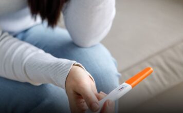 U osmom mesecu trudnoće, preklinjala sam muža da se zaustavi jer je bol u stomaku bio toliko oštar da jedva da sam mogla da dišem. U osmom mesecu trudnoće, preklinjala sam muža da se zaustavi jer je bol u stomaku bio toliko oštar da jedva da sam mogla da dišem.