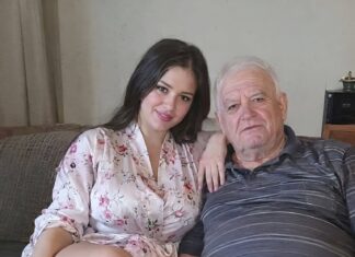 Udala sam se za umirućeg samohranog oca jer me molio da odgajam njegovu malu kćer nakon što njega više ne bude. Godinu dana kasnije pogledala me i rekla: „Mama, tata te nije prvi put vidio u bolnici… Još uvijek ne znaš zašto je zapravo izabrao baš tebe.” Udala sam se za umirućeg samohranog oca jer me molio da odgajam njegovu malu kćer nakon što njega više ne bude. Godinu dana kasnije pogledala me i rekla: „Mama, tata te nije prvi put vidio u bolnici… Još uvijek ne znaš zašto je zapravo izabrao baš tebe.”