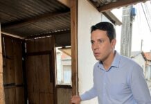 Vratio se podijeliti imovinu nakon razvoda… i pronašao bivšu suprugu kako spava u baraci s njihovim sinom. Vratio se podijeliti imovinu nakon razvoda… i pronašao bivšu suprugu kako spava u baraci s njihovim sinom.