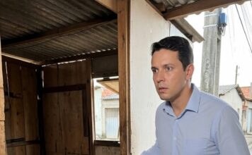 Vratio se podijeliti imovinu nakon razvoda… i pronašao bivšu suprugu kako spava u baraci s njihovim sinom. Vratio se podijeliti imovinu nakon razvoda… i pronašao bivšu suprugu kako spava u baraci s njihovim sinom.