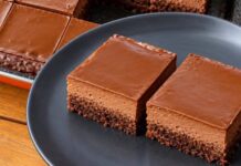 VRHUNSKI KOLAČ: Jednostavne čokoladne kocke, čista fantazija. VRHUNSKI KOLAČ: Jednostavne čokoladne kocke, čista fantazija.