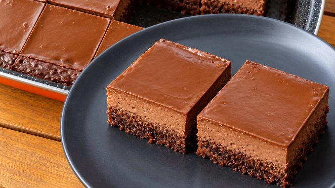 VRHUNSKI KOLAČ: Jednostavne čokoladne kocke, čista fantazija. VRHUNSKI KOLAČ: Jednostavne čokoladne kocke, čista fantazija.